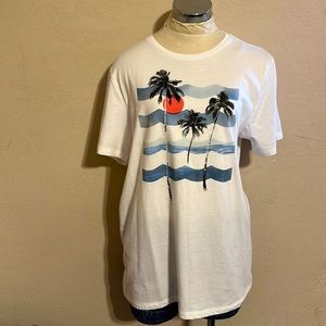 Men’s tee size large